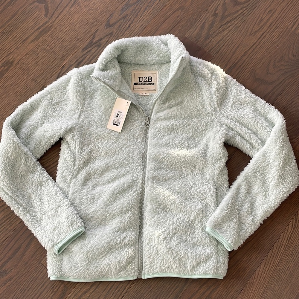 NEW Women’s URBAN OUTFITTERS zip up fleece sweatshirt. Size Small